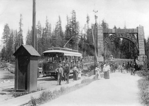 Street car number 21 at the entrance to Stanley Park, ca. 1900.