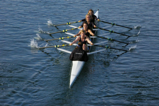 Rowers on the Fraser River. Image courtesy of UBC Rowing.