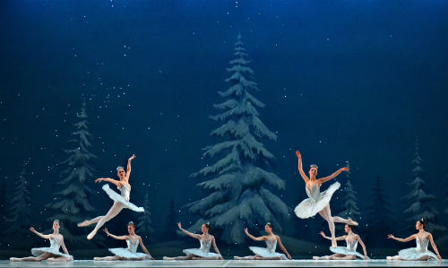 Snowflake dancers from the Royal Winnipeg Ballet Company. Vince Pahkala photo.