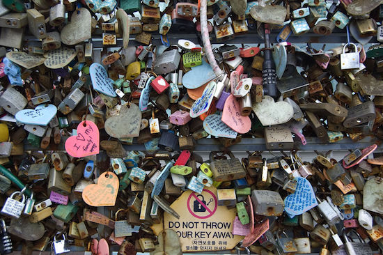 Love locks in Seoul. Photo credit: Optx | Wikipedia