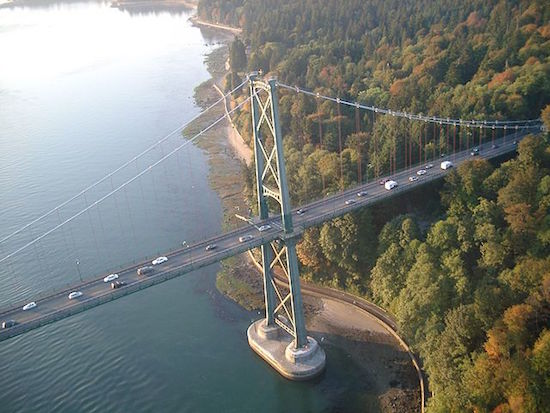 The causeway leads to the Lions Gate Bridge. Photo credit: Tawker | Wikipedia