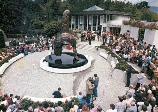 The sculpture “Killer Whale, Chief of the Undersea World”, by Haida artist Bill Reid, has been on the Aquarium plaza since 1984