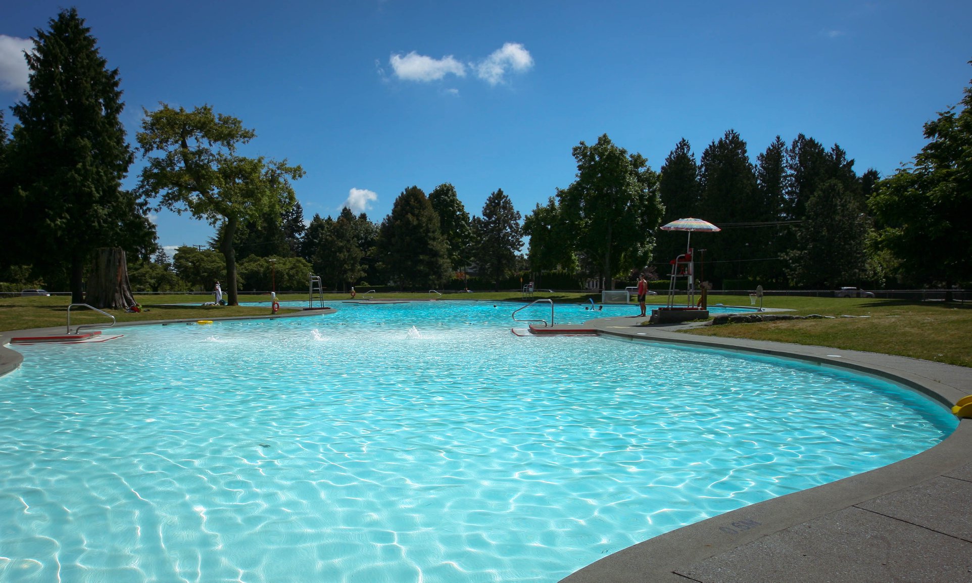 maple grove outdoor pool vancouver