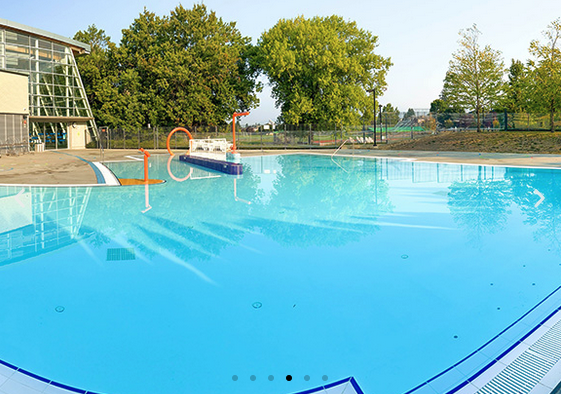 The outdoor pool at the Hillcrest Aquatic Centre